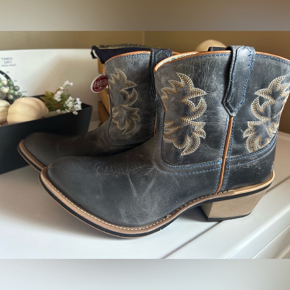 Laredo low boot size 10 Brand new with tags